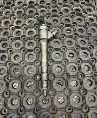 Renault Trafic III (X82) Fuel injector H8201055367