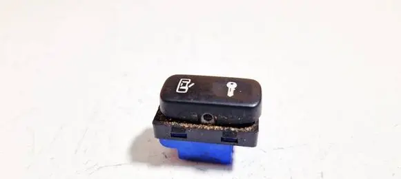 Skoda Octavia Mk2 (1Z) Central locking switch button 