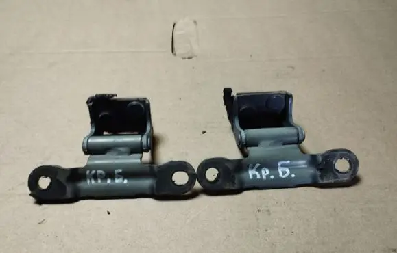 Honda Element Tailgate/trunk/boot hinge