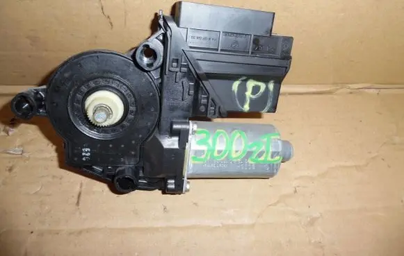 Volkswagen Multivan T5 Electric power window relay 7H1959802