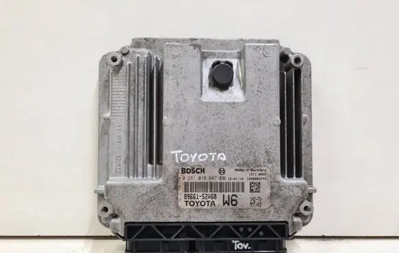 Toyota Auris 150 Engine control unit/module 0281018647 896605C640 8966152W60