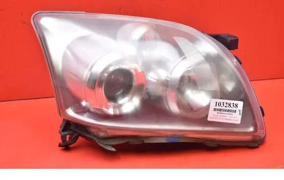 Toyota Avensis Verso Headlight/headlamp 35-108