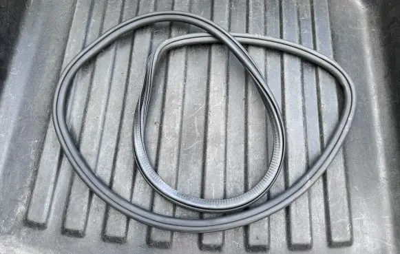 Porsche Macan (95B) Rubber seal rear door 95B833721 95B833721B