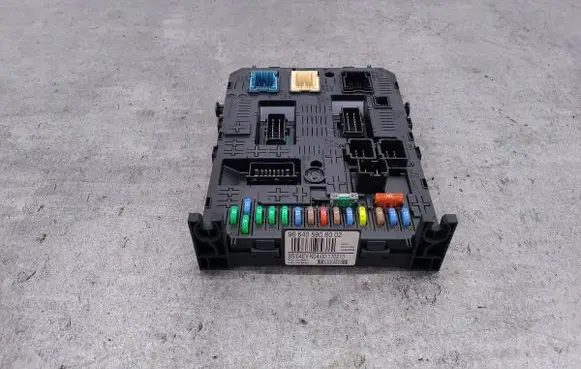 Peugeot 3008 I Fuse box set