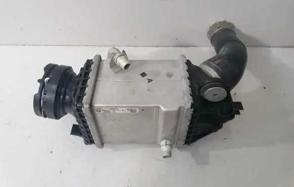 BMW X6 G06 Intercooler radiator 8660689