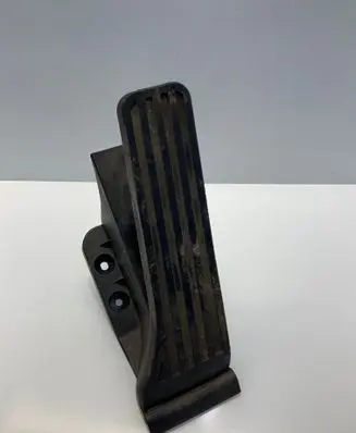 Mercedes-Benz C W204 Accelerator throttle pedal A2223000900 0068 241015