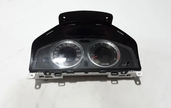 Volvo V70 Speedometer (instrument cluster) 31270367