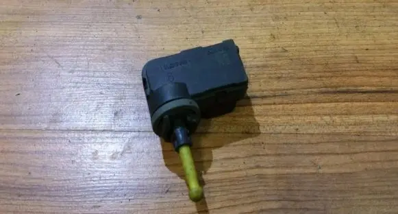 Opel Corsa C Headlight level adjustment motor 24405672