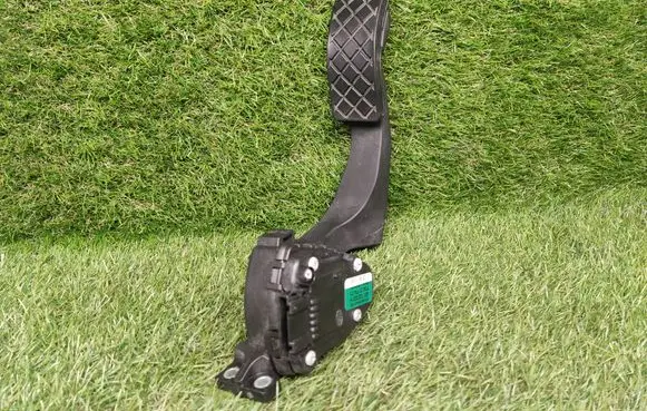 Audi A8 S8 D3 4E Accelerator throttle pedal 4E1723523H