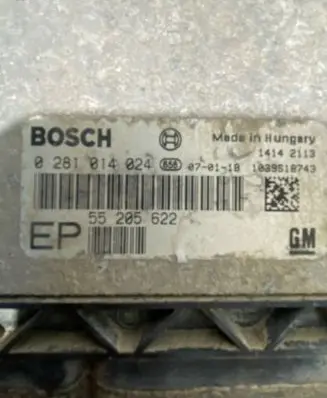 Opel Zafira B Engine control unit/module 55205622 1039S18743 0281014024