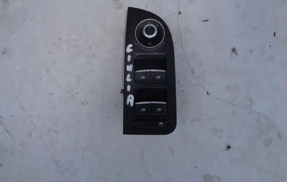 Alfa Romeo Giulia Electric window control switch