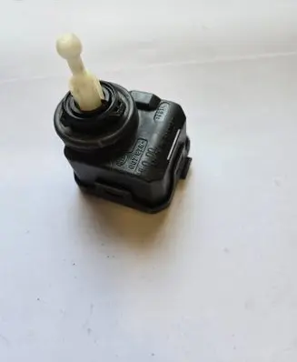 Volkswagen Golf IV Headlight level adjustment motor 1J0941295C