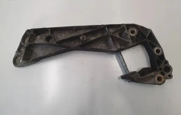 BMW 5 F10 F11 Gearbox mounting bracket 6777615