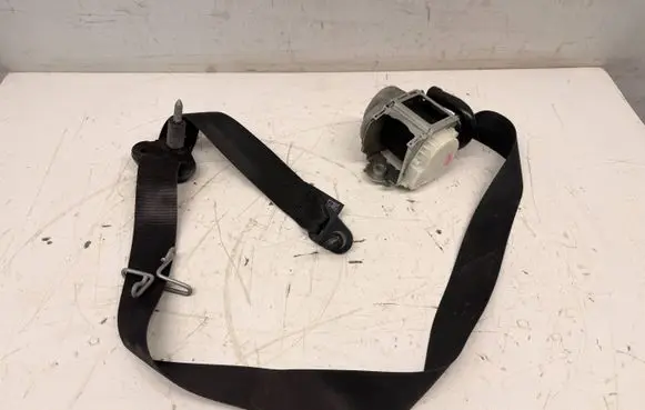 Renault Twingo III Front seatbelt TW3PASPP1