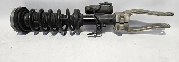 BMW 5 G30 G31 Front shock absorber with coil spring 6866405