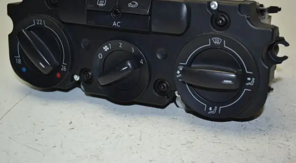 Volkswagen Golf V Climate control unit 
