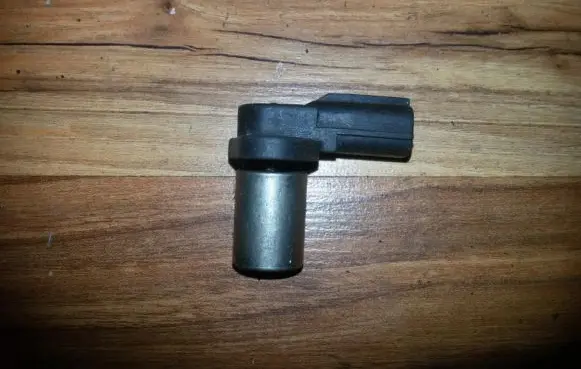 Mazda 626 Camshaft position sensor FSD718230
