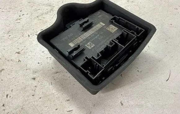 Audi Q3 F3 Door control unit/module 5Q0959592F