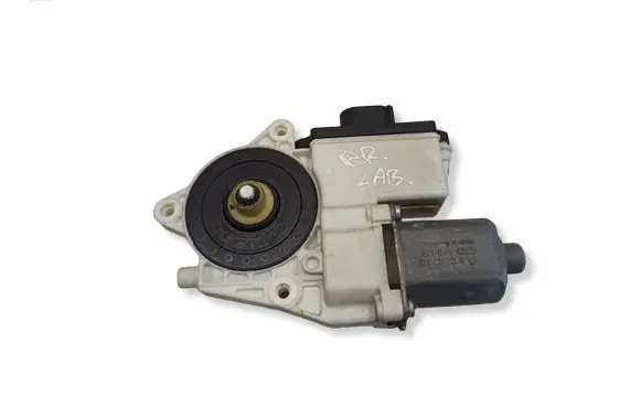 BMW X3 E83 Front door window regulator motor 69259641 S007083006