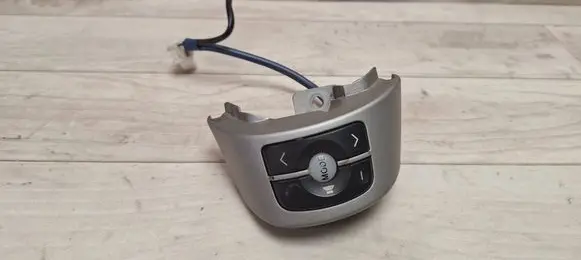 Toyota Yaris Steering wheel buttons/switches 
