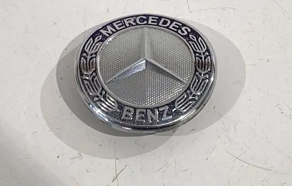 Mercedes-Benz E W212 Manufacturer badge logo/emblem 2218170016