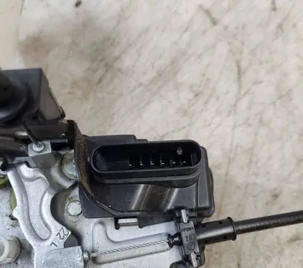 Volvo V40 Front door lock 31391824