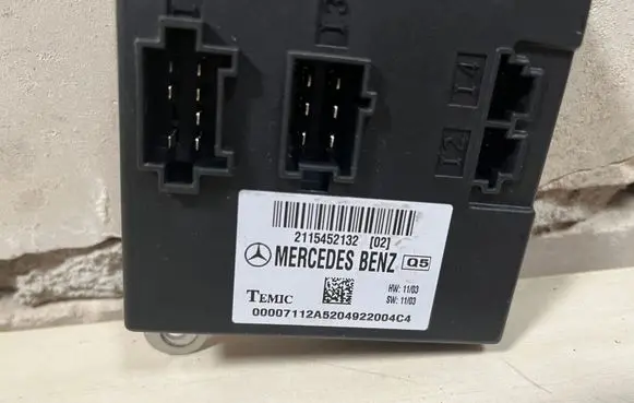 Mercedes-Benz E W211 Comfort/convenience module A2115452132