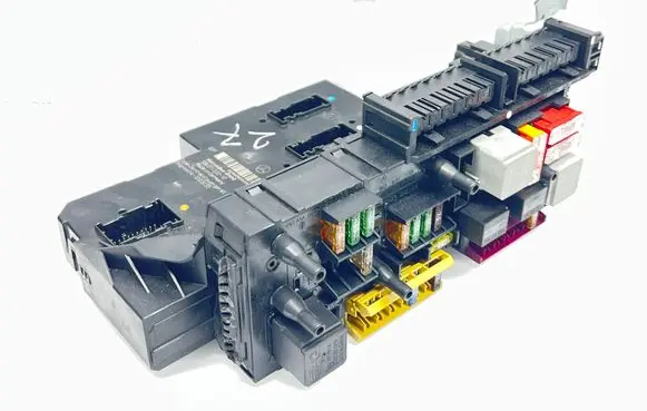 Mercedes-Benz C W204 Fuse module 2049060305 2129020207