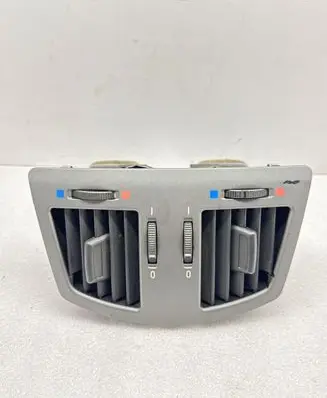 Rear air vent grill