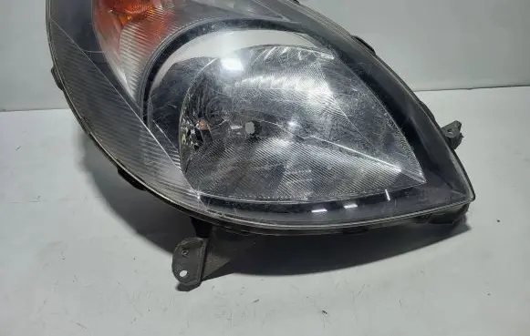 Toyota Yaris Headlight/headlamp 89007613