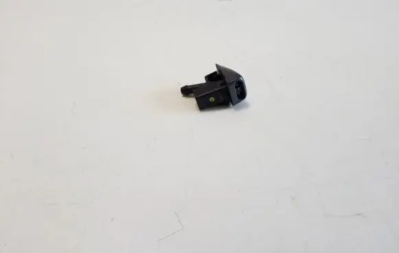 Windshield washer spray nozzle