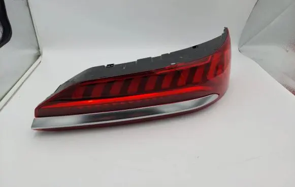 Audi Q7 4M Rear/tail lights 4M0945094F 90180594