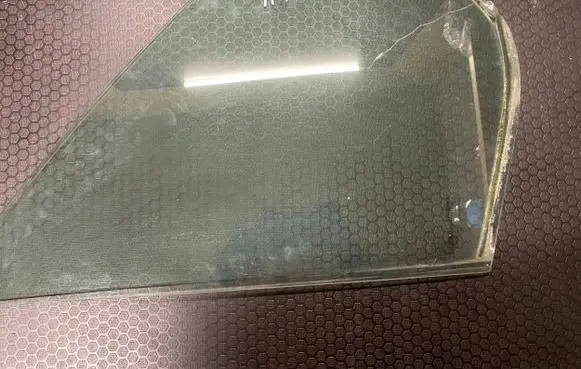 Opel Vivaro Front vent window/glass (coupe) DOT24AS2M25 43R00049
