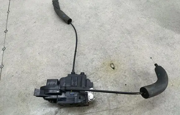 Renault Laguna III Rear door lock 825010003R