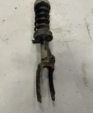 Volkswagen Touareg II Front shock absorber with coil spring 7P6413032 7P6413032AN