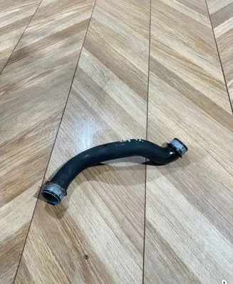 Mercedes-Benz C W204 Engine coolant pipe/hose A2045011582