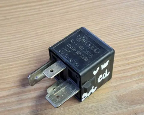 Volkswagen Caddy Other relay 1K0951253A PA66GF25 V23134J52X430