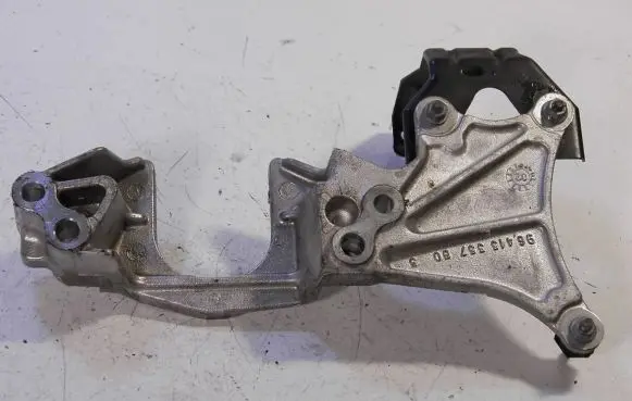 Citroen C5 Engine mounting bracket 9641335780