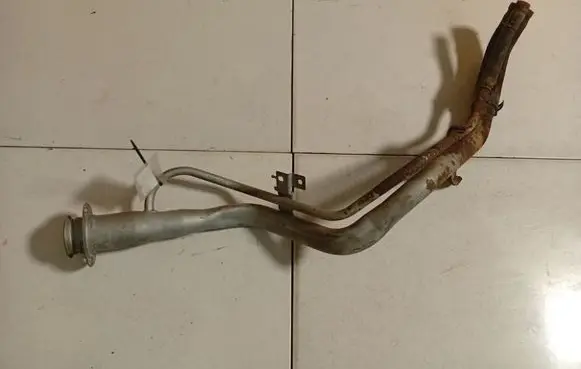 Subaru Legacy Fuel tank filler neck pipe