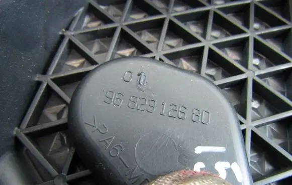 Peugeot 4007 Timing belt guard (cover) 9682312680