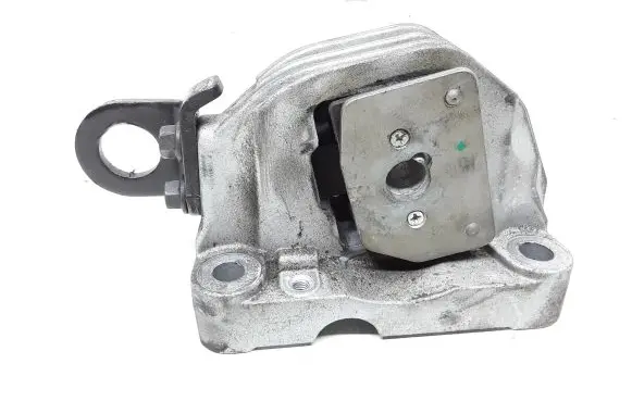 Volvo XC90 Engine mount bracket