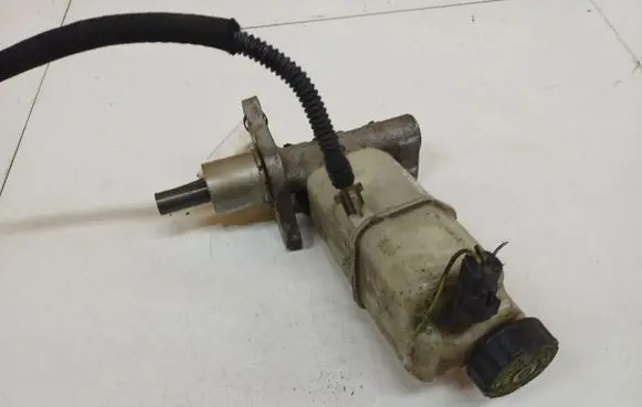 Citroen C5 Brake fluid reservoir 9048980980