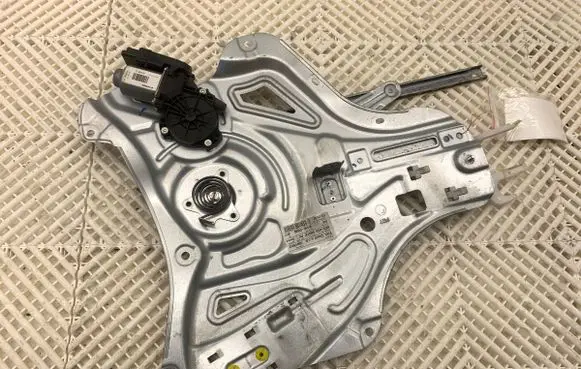 Hyundai ix35 Front door window regulator with motor 824702Y340
