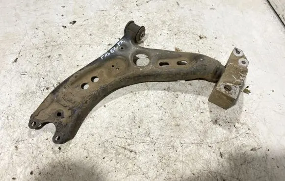 Volkswagen PASSAT B7 Front lower control arm/wishbone