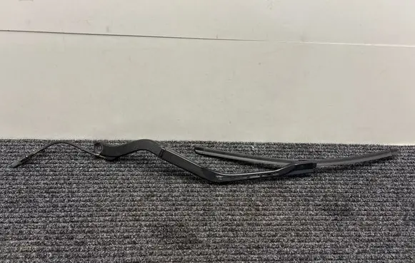 Volvo XC90 Front wiper blade arm 31391846