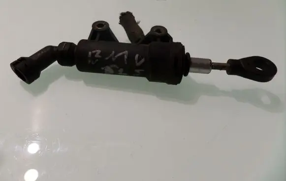 BMW 5 E39 Clutch master cylinder 21521165010