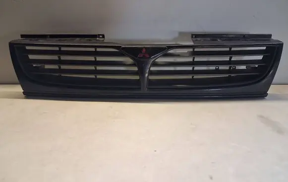Mitsubishi Space Wagon Front bumper upper radiator grill MR1555545