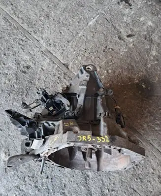 Renault Clio IV Manual 5 speed gearbox JR5332