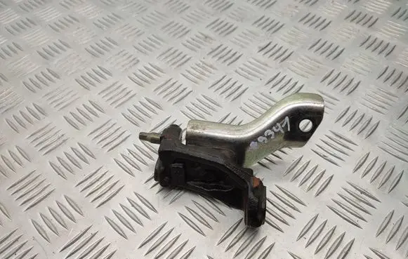 Mazda 2 Engine mounting bracket