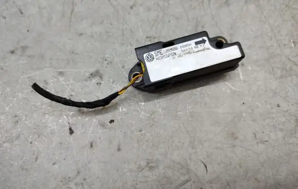 Volkswagen PASSAT B5 Airbag deployment crash/impact sensor 1J0909606N